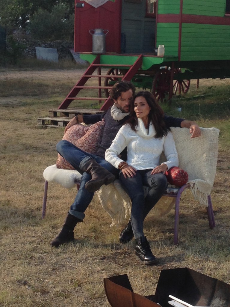 apple-shooting-couple